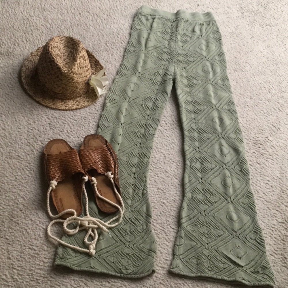FP BEACH/“GET AWAY”SAGE CROCHET KNIT FLAIRED PANTS/NEW